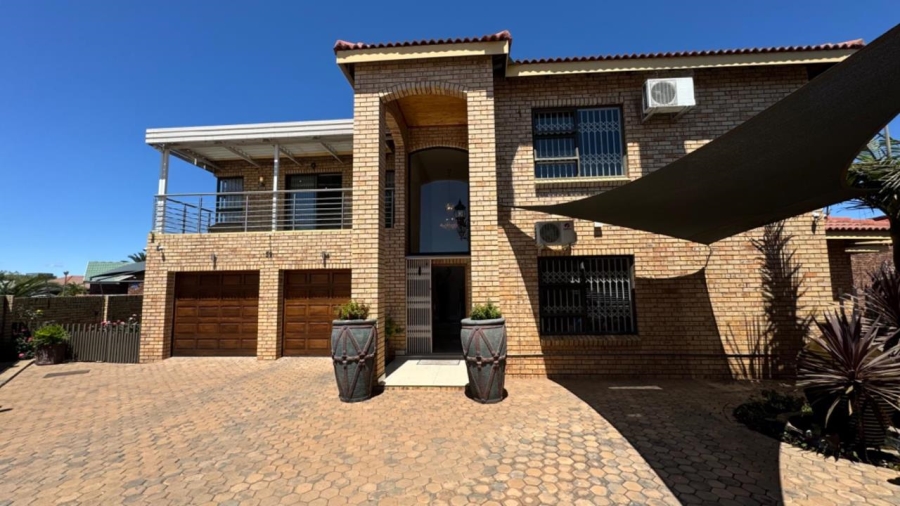 5 Bedroom Property for Sale in Roylglen Gardens Northern Cape